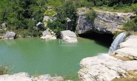 Istra,Pazin poljoprivredna parcela uz Pazinčicu