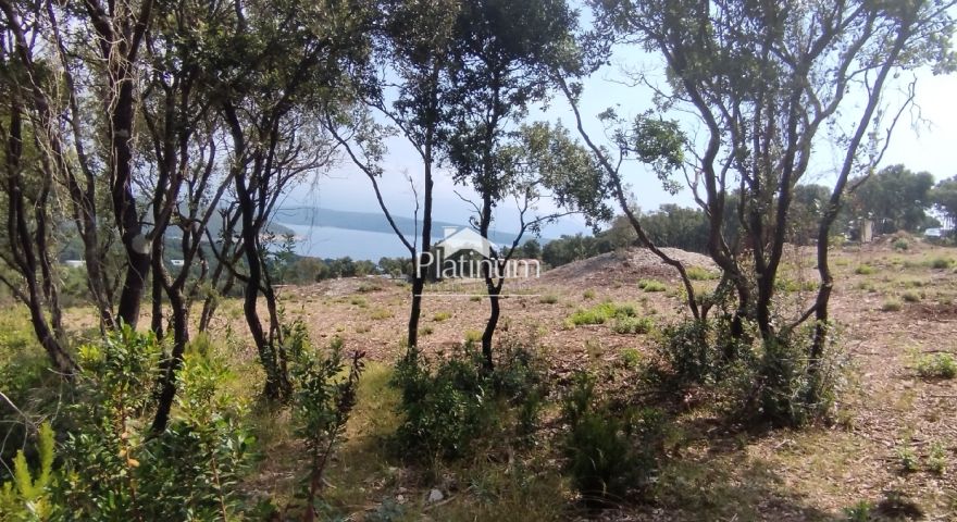 Istra, Peruški terreni agricoli con vista mare