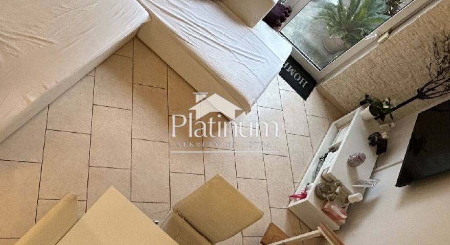 Istra, Pula, lijepi stan s galerijom