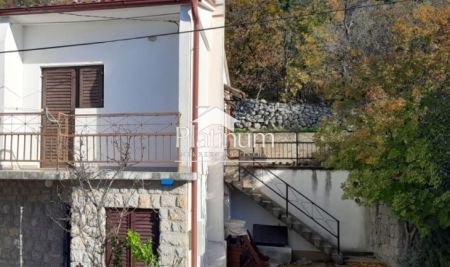 Stinica, etažirani apartman s parkirnim mjestom 