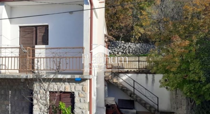 Stinica, stanovanje v etažnem lastniškem slogu s parkirnim mestom