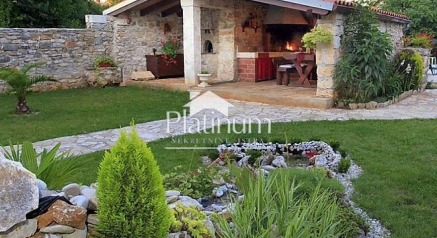 Istria, bella casa rustica con piscina