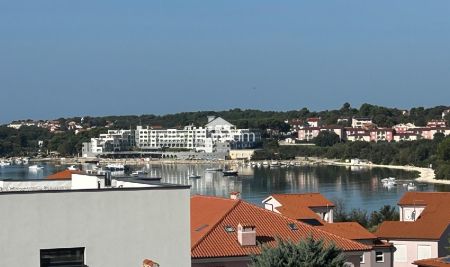 Istra, Banjole, apratman na drugom katu, novogradnja 