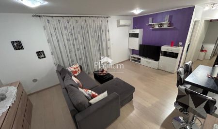 Istra, Pula, dvosobni stan u prizemlju s terasom