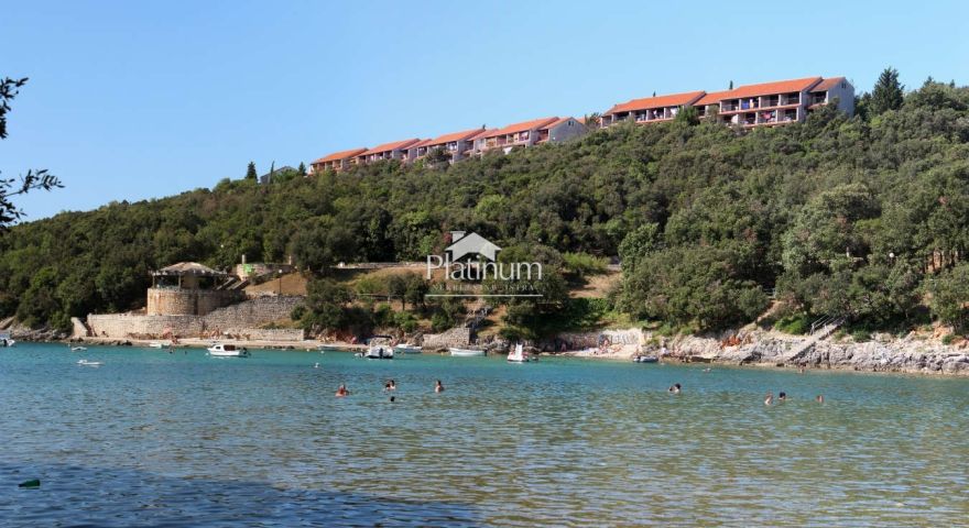 ISTRA DUGA BAIA, BILOCALE A DUE PIANI VISTA MARE, a 150 metri dalla spiaggia