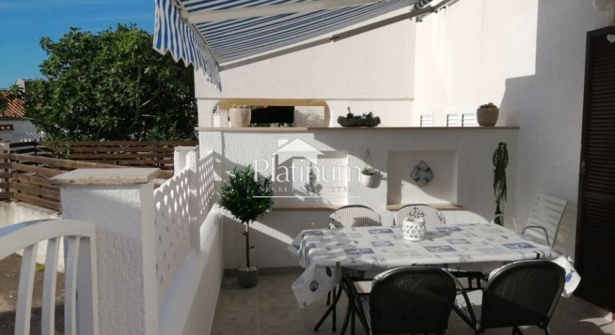 Istra, Barbariga, apartman 57 m2, prizemlje, velika terasa