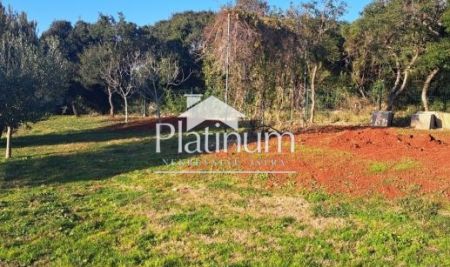 Istra, Peroj, zemljište 100 m od mora