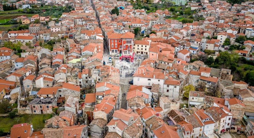 VODNJAN, TERRENO EDIFICABILE DI 2800 m2, TRANQUILLO