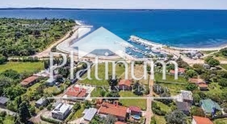 PEROJ, BELLISSIMO TERRENO EDIFICABILE A 800 METRI DAL MARE