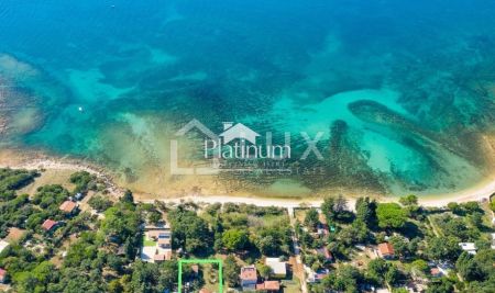 ISTRA PEROJ 500m2 VIKEND PARCELA 30 METARA OD MORA