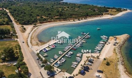 ISTRA PEROJ PORTIĆ 600 m2 250 m od morja in plaže