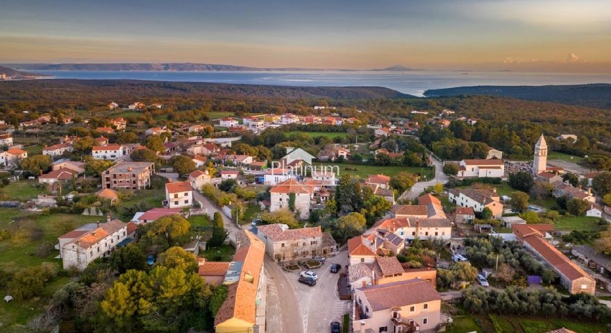 ISTRIA, BELLISSIMO EDIFICIO TERRENO DI 680 m2