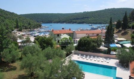 Istria, Krnica, vendere un hotel esclusivo in riva al mare