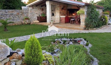 Istria, bella casa rustica con piscina