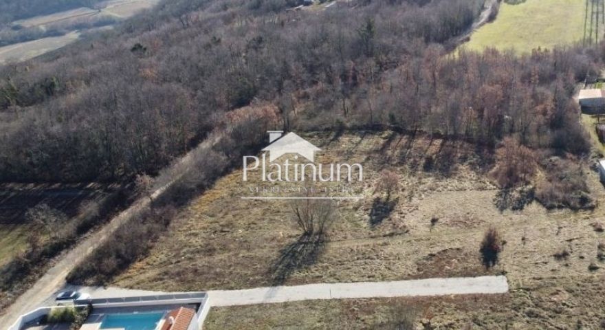 Istra, Kringa, lijepo građevinsko zemljište s dijelom poljoprivrednog Istra, Kringa, lijepo građevinsko zemljište s dijelom poljoprivrednog