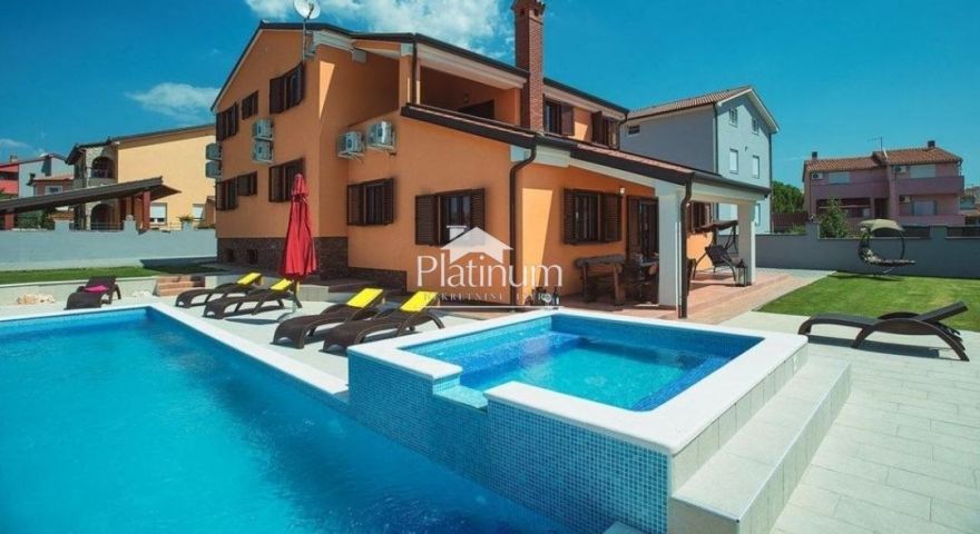 Istra,Pula prekrasna vila veličine 380 m2 s bazenom i uhodanim apartmanima Istra,Pula prekrasna vila veličine 380 m2 s bazenom i uhodanim apartmanima