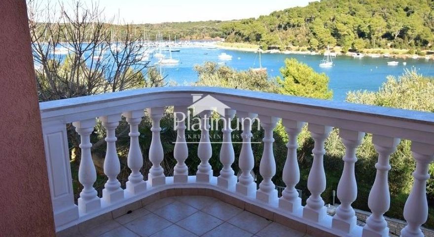 Medolino, dintorni, bella casa, 1a fila, 30 metri dal mare e dalla spiaggia. UNICO Medolino, dintorni, bella casa, 1a fila, 30 metri dal mare e dalla spiaggia. UNICO