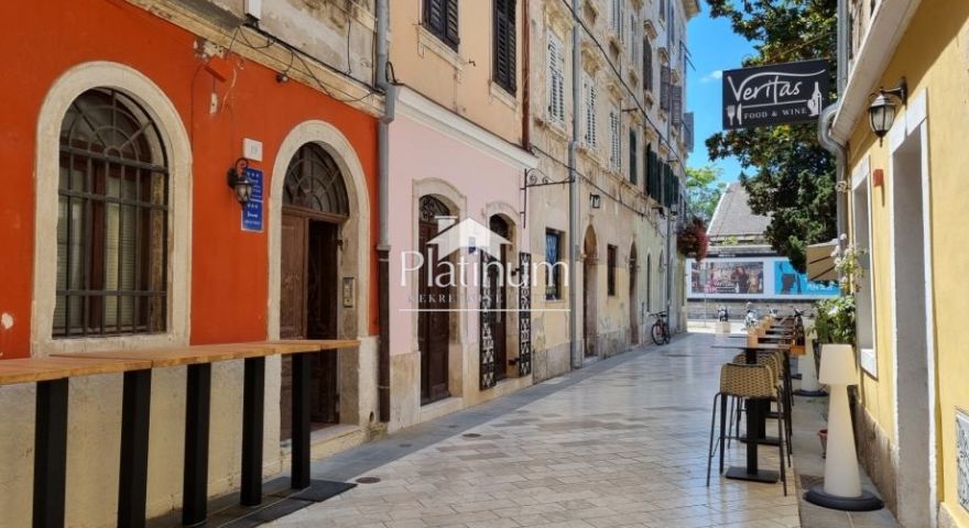 Poslovno stambena zgrada u strogom centru Pule s pogledom na more Poslovno stambena zgrada u strogom centru Pule s pogledom na more