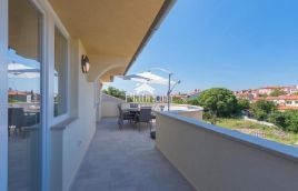 Medulin, stanovanje 2. nadstropje, parkirišče, 300 m morja