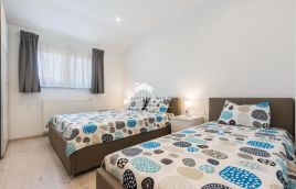 Medulin, stanovanje 2. nadstropje, parkirišče, 300 m morja