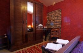 Istria, zona di Barban, autentica casa in pietra con piscina