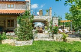 Istra, Savičenta, samostojeća autohtona kuća s okućnicom