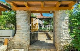 Istra, Savičenta, samostojeća autohtona kuća s okućnicom