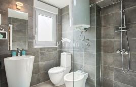 Pula, stanovanje z 2 spalnicama, parkirišče