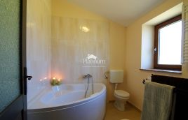 Istria, zona di Barban, autentica casa in pietra con piscina