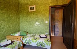 Istria, zona di Barban, autentica casa in pietra con piscina