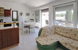 Istra, okolica Peroja, stambeno poslovni objekt 