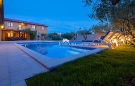 Istria, Banjole, holiday home with a large swimming pool