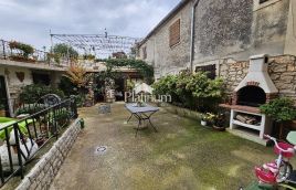 VODNJAN, BELLA CASA CON GIARDINO, POSIZIONE TRANQUILLA