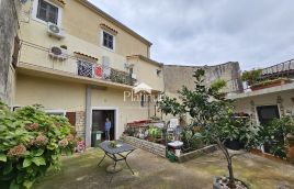 VODNJAN, BELLA CASA CON GIARDINO, POSIZIONE TRANQUILLA