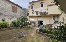 VODNJAN, BELLA CASA CON GIARDINO, POSIZIONE TRANQUILLA