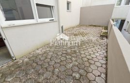 POREČ OKOLICA APARTMAN SA VELIKOM TERASOM