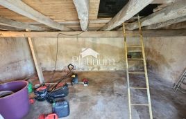 ŽMINJ OKOLICA, KUĆA 200m2 S OKUĆNICOM SA PUNO POTENCIJALA