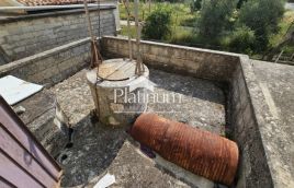 ŽMINJ OKOLICA, KUĆA 200m2 S OKUĆNICOM SA PUNO POTENCIJALA