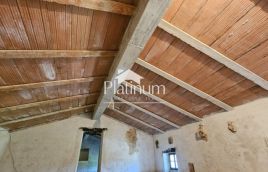ŽMINJ OKOLICA, KUĆA 200m2 S OKUĆNICOM SA PUNO POTENCIJALA
