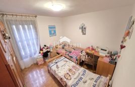 PULA STOJA PREKRASAN DVOSOBAN STAN NA 1 KATU