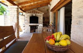 Istria, zona di Barban, autentica casa in pietra con piscina