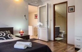 Medulin, hiša z bazenom, 380 m2, morje 350 m