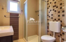 Medulin, hiša z bazenom, 380 m2, morje 350 m