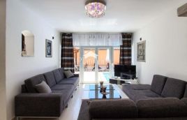 Medulin, hiša z bazenom, 380 m2, morje 350 m