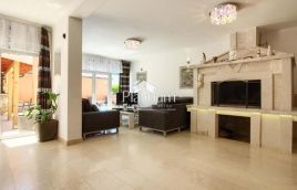 Medulin, hiša z bazenom, 380 m2, morje 350 m