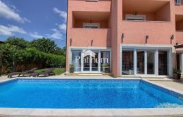 Medulin, hiša z bazenom, 380 m2, morje 350 m