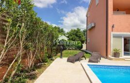 Medulin, hiša z bazenom, 380 m2, morje 350 m