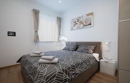 Medulin, stanovanje 2. nadstropje, parkirišče, 300 m morja