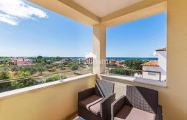 Peroj, apartmanska vila s bazenom i pogledom na more