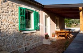 Istra, Barban, kuća prizemnica, 69 m2, 2 sobe, okućnica